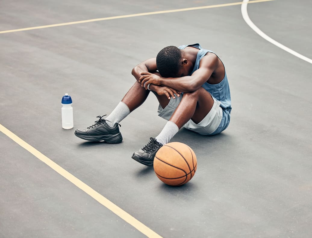 Suplementacja kolagenem pomoże koszykarzowi w szybkiej regeneracji i powrocie do gry.