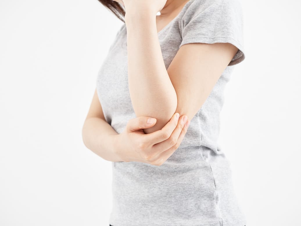 Menopauza powoduje demineralizację kości i odczuwanie bólu, dlatego tak ważne jest ich wzmocnienie za pomocą suplementu kolagenu.